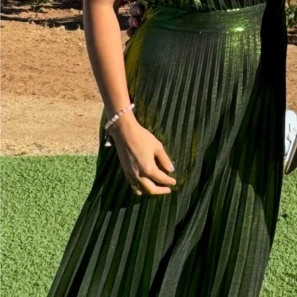One-Shoulder Green Maxi Dress - Picture 3 of 4
